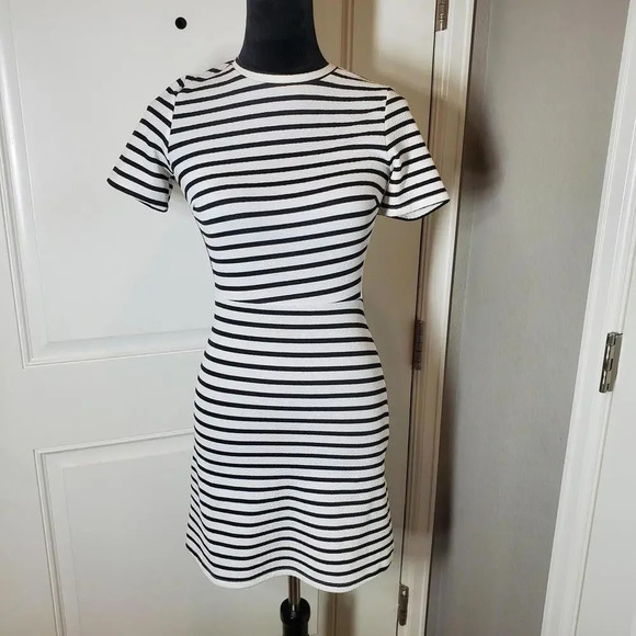 Soprano Stretchy Striped Fit & Flare Short Sleeve Dress Size XS White Black NWOT - Picture 9 of 16